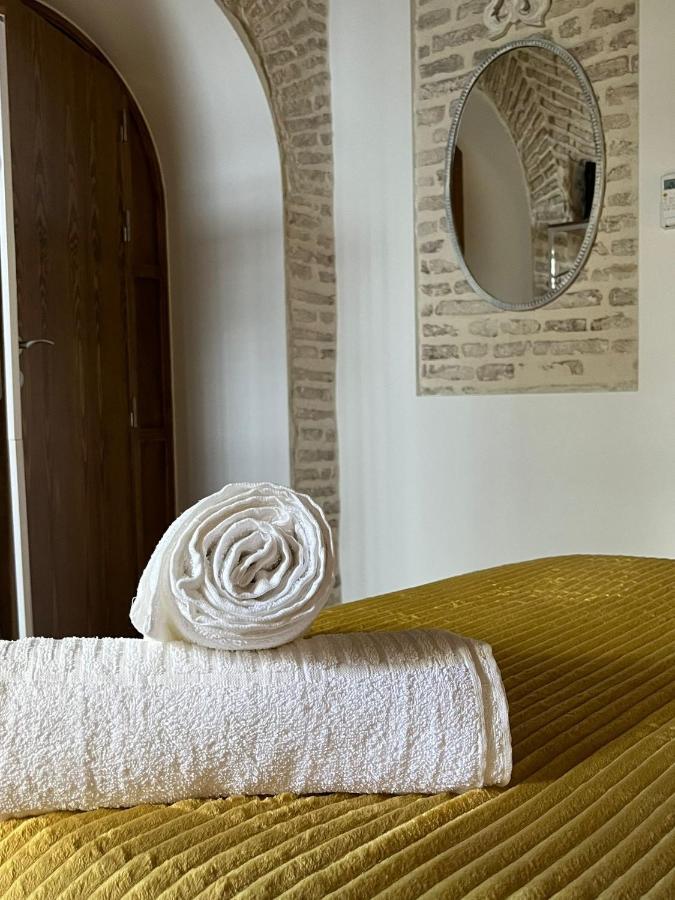 Clarisas Suites Кармона Экстерьер фото