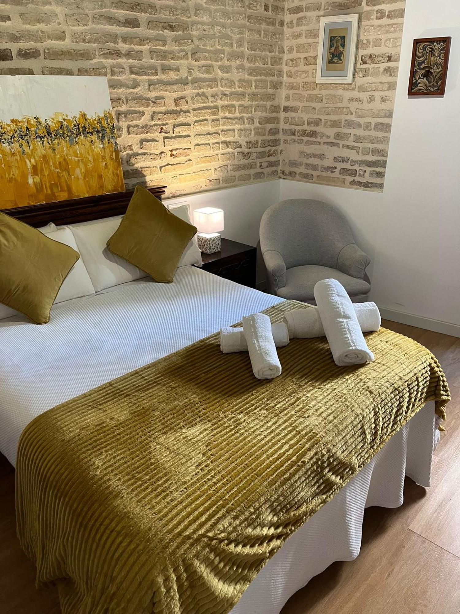 Clarisas Suites Кармона Экстерьер фото